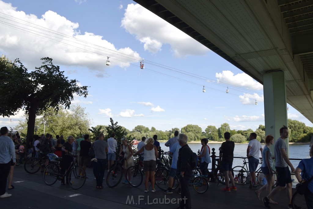 Koelner Seilbahn Gondel blieb haengen Koeln Linksrheinisch P367.JPG - Miklos Laubert